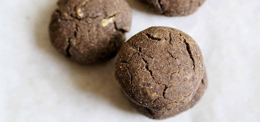 Healthy Vegan Crunchy Chocolate (Carob) flavoured Cookies